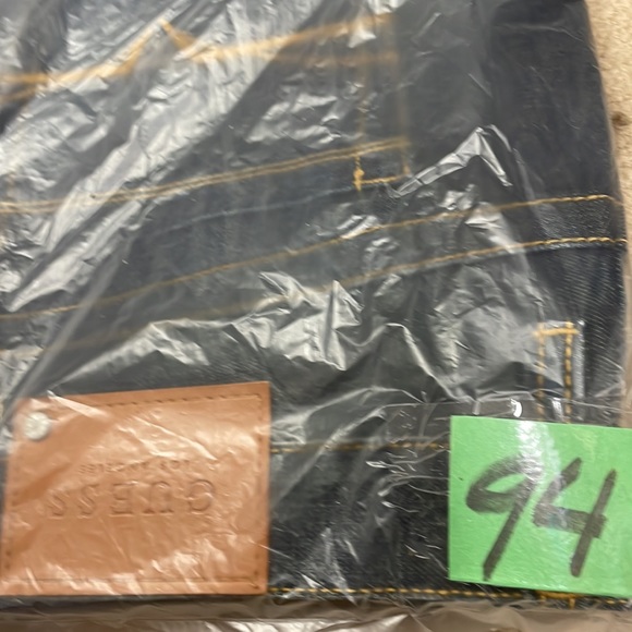 Guess Medium Rise Tapared Slim Haisted Fit Jean Size 34
Excellent Condition - Picture 14 of 14